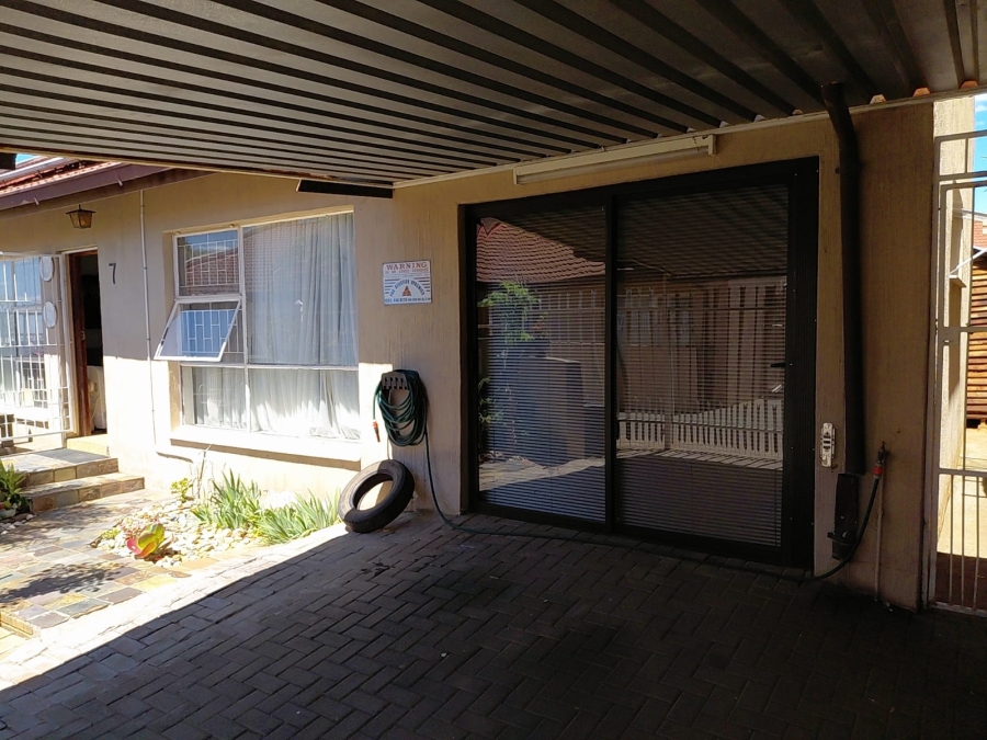 2 Bedroom Property for Sale in Uitsig Free State